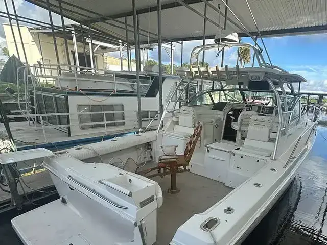 Boston Whaler Defiance