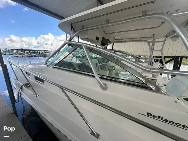 Boston Whaler Defiance