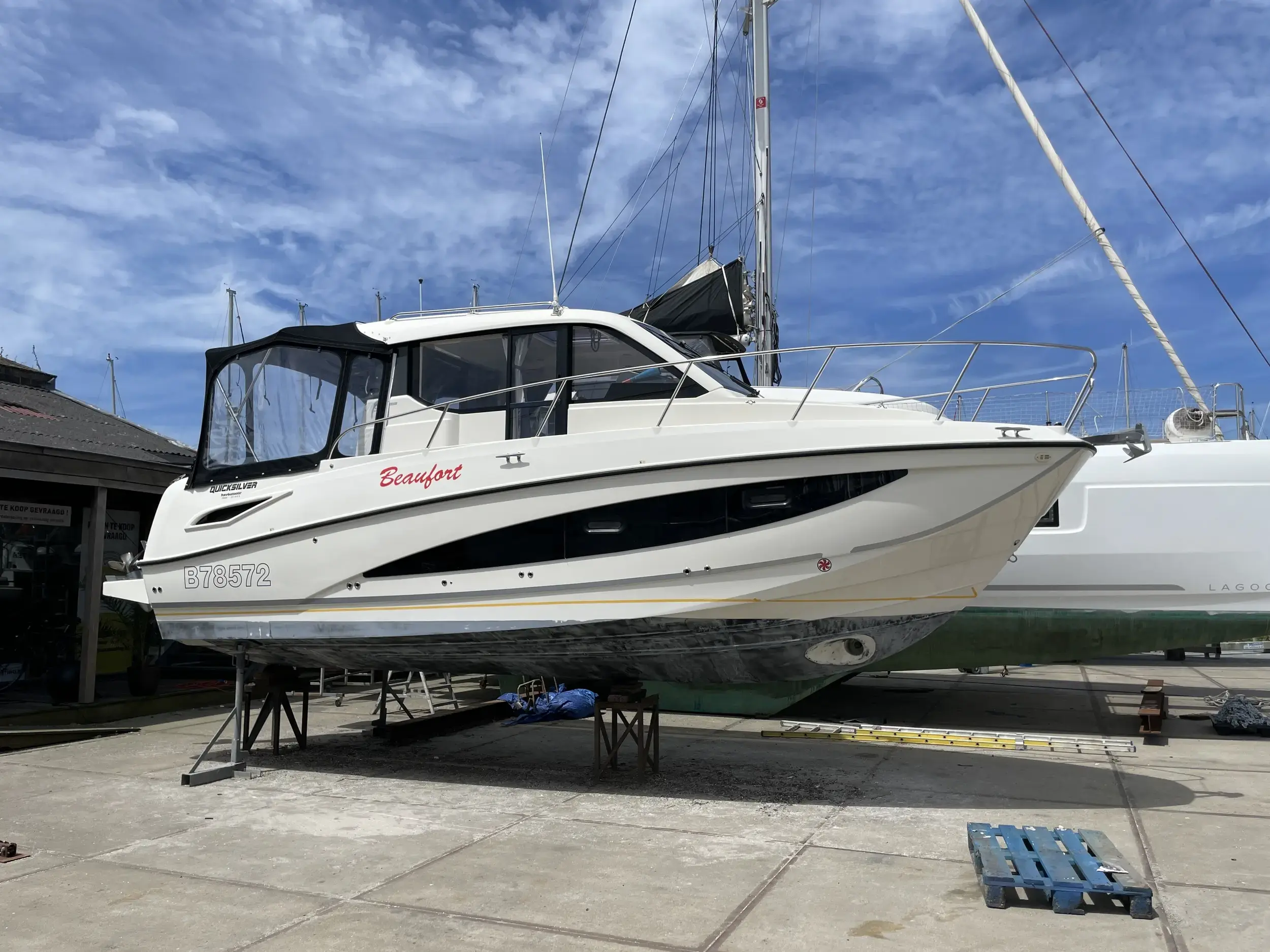 2019 Quicksilver activ 905 weekend