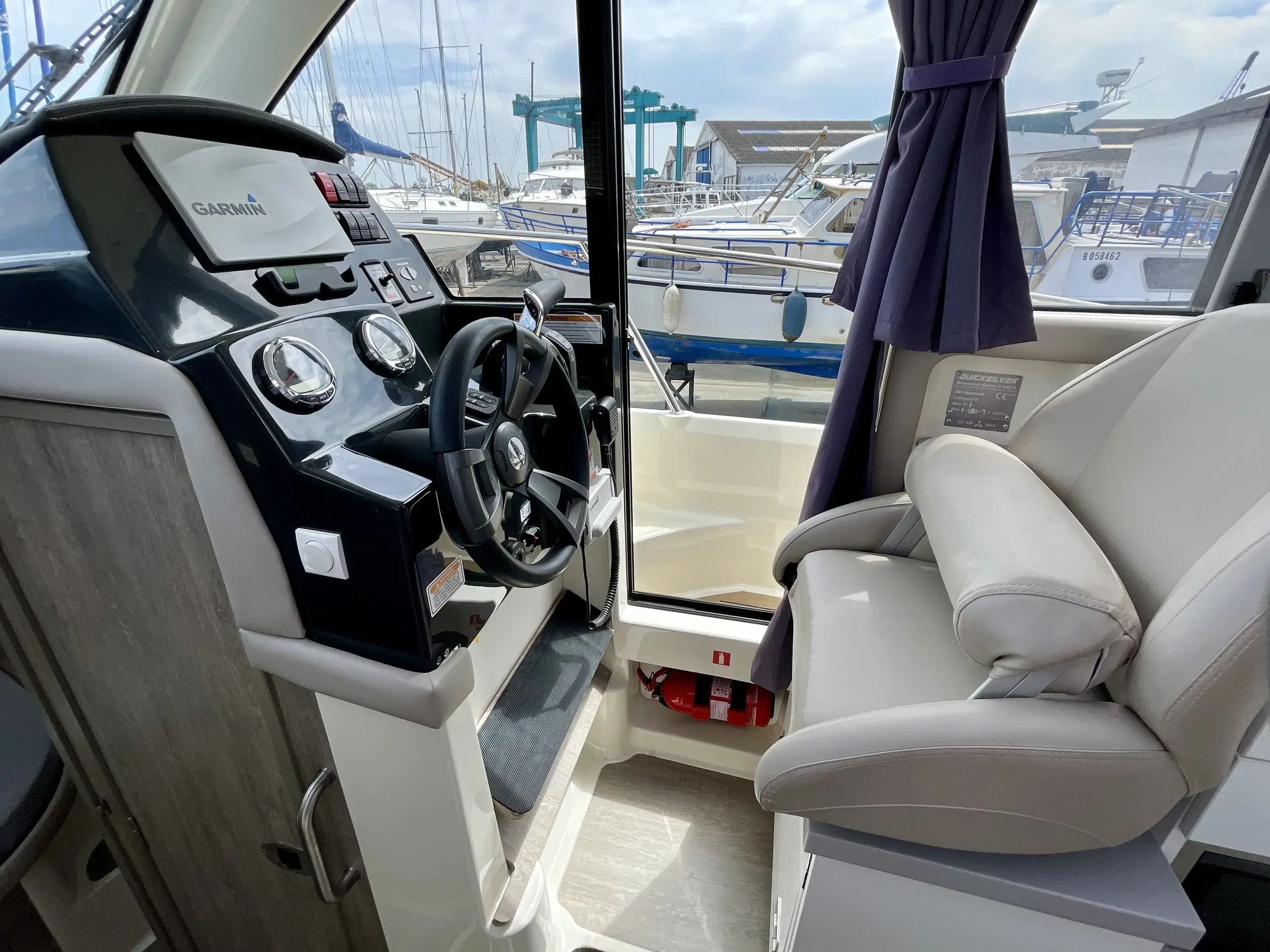 2019 Quicksilver activ 905 weekend