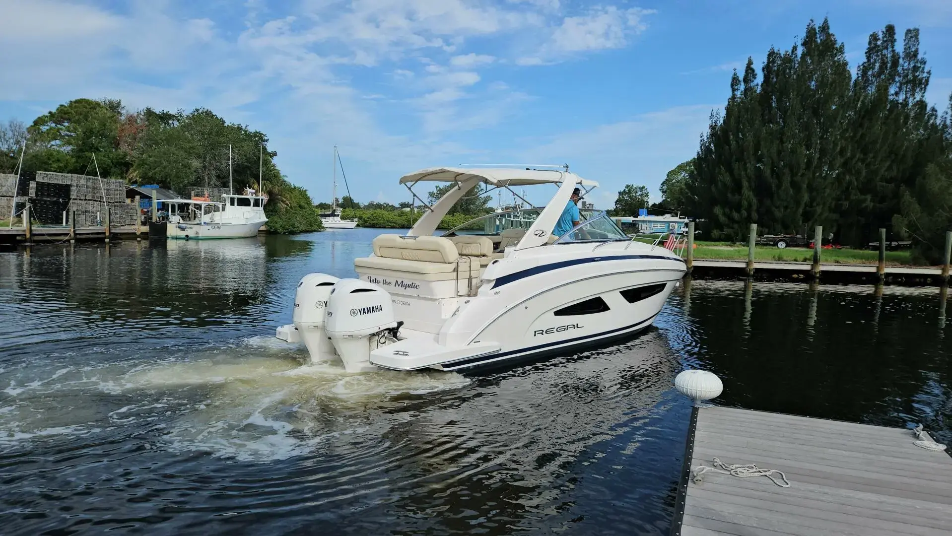 2018 Regal 33 xo express cruiser outboard