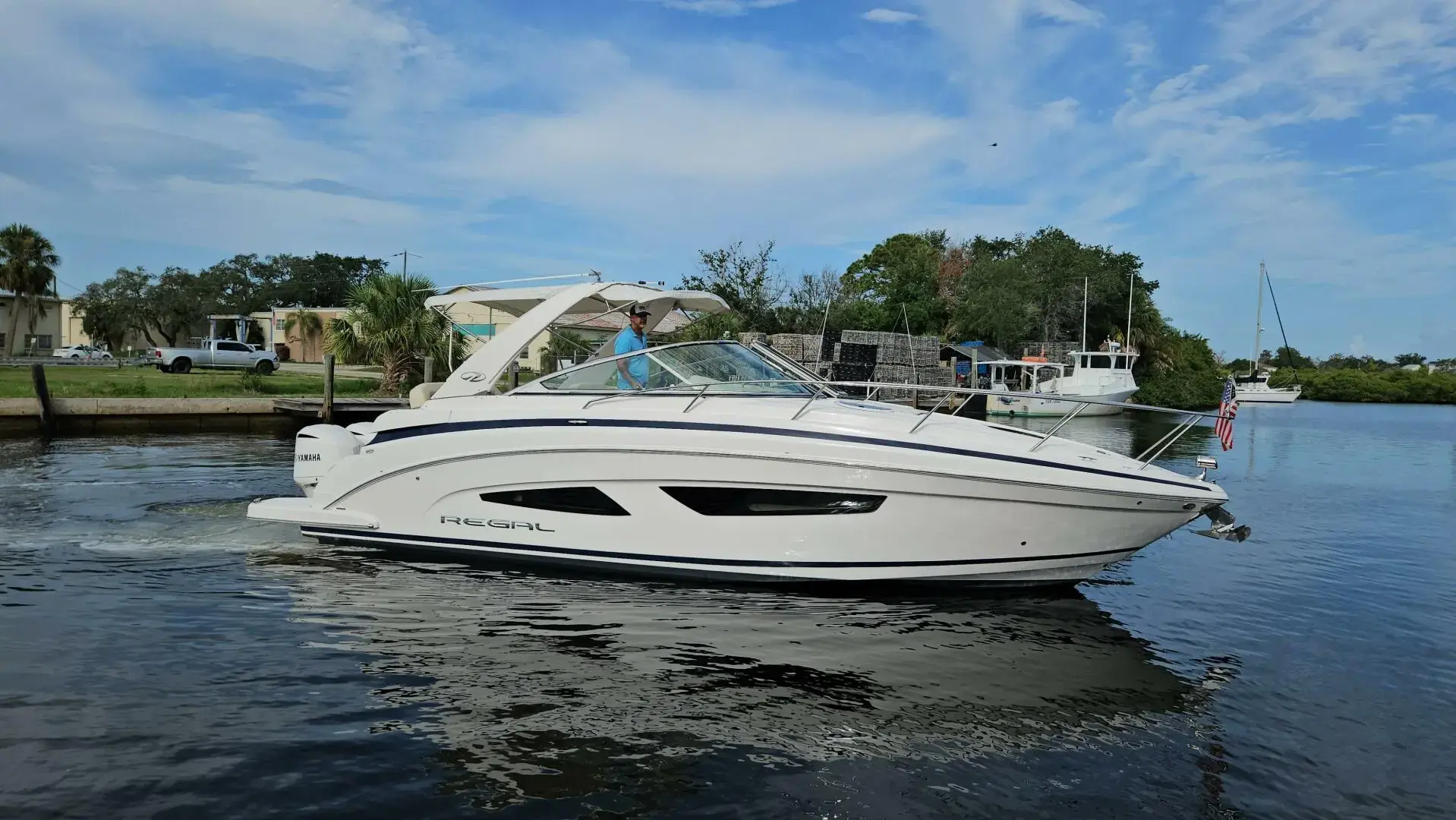 2018 Regal 33 xo express cruiser outboard