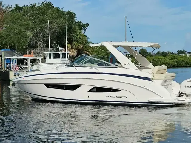 Regal 33 XO Express Cruiser Outboard