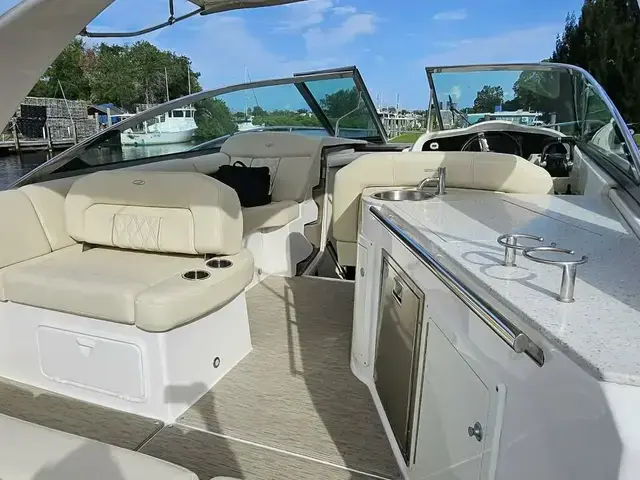 Regal 33 XO Express Cruiser Outboard