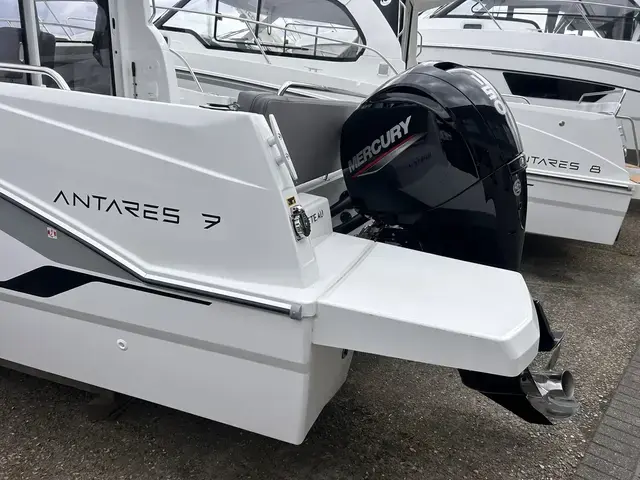 Beneteau Antares 7