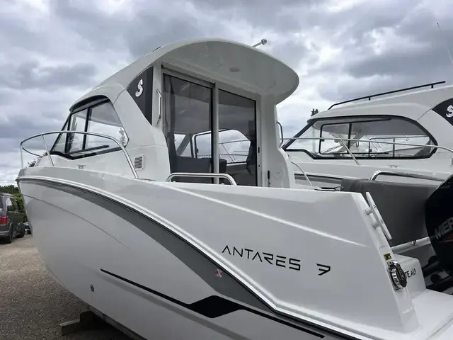 Beneteau Antares 7