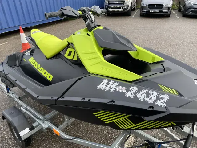 Sea-Doo SPARK 2UP TRIXX