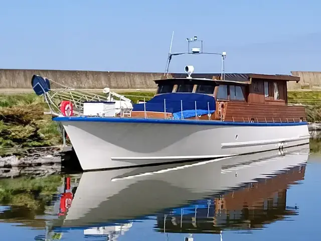 Chantier de L'Esterel Yacht Acajou