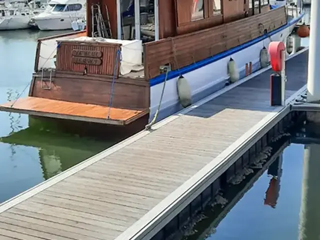 Chantier de L'Esterel Yacht Acajou