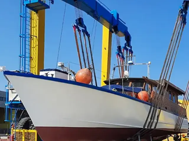 Chantier de L'Esterel Yacht Acajou