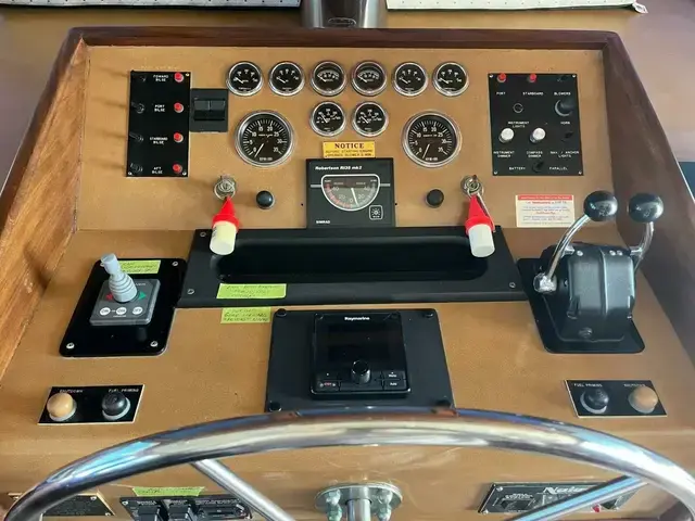 Hatteras 70' Cockpit Motor Yacht