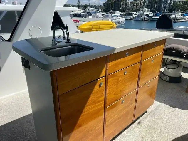 Hatteras 70' Cockpit Motor Yacht