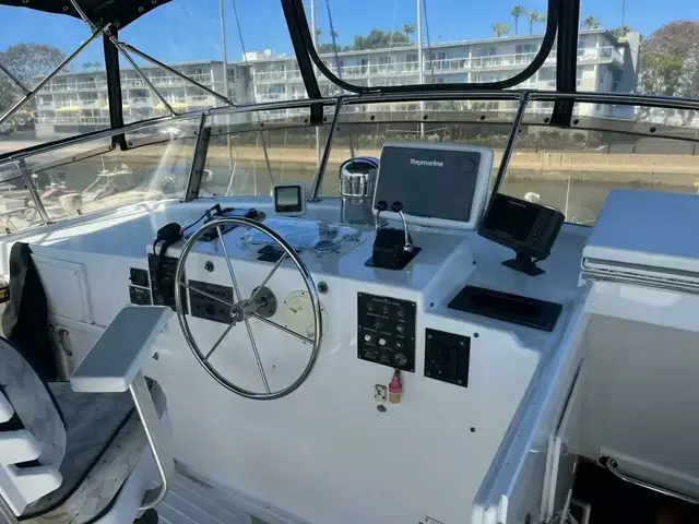 Hatteras 70' Cockpit Motor Yacht