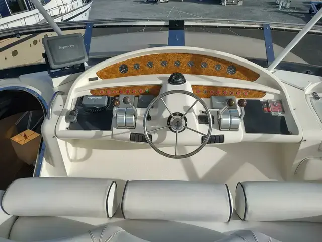 Fairline 66