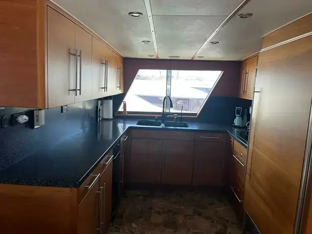 Hatteras 70' Cockpit Motor Yacht