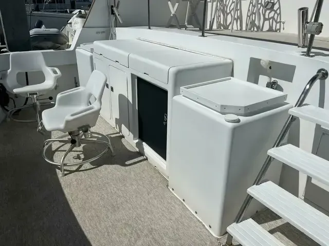 Hatteras 70' Cockpit Motor Yacht