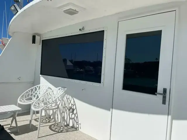 Hatteras 70' Cockpit Motor Yacht