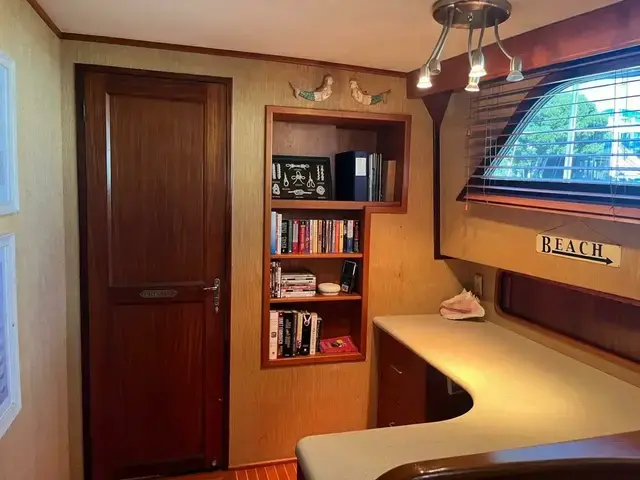 Hatteras 70' Cockpit Motor Yacht