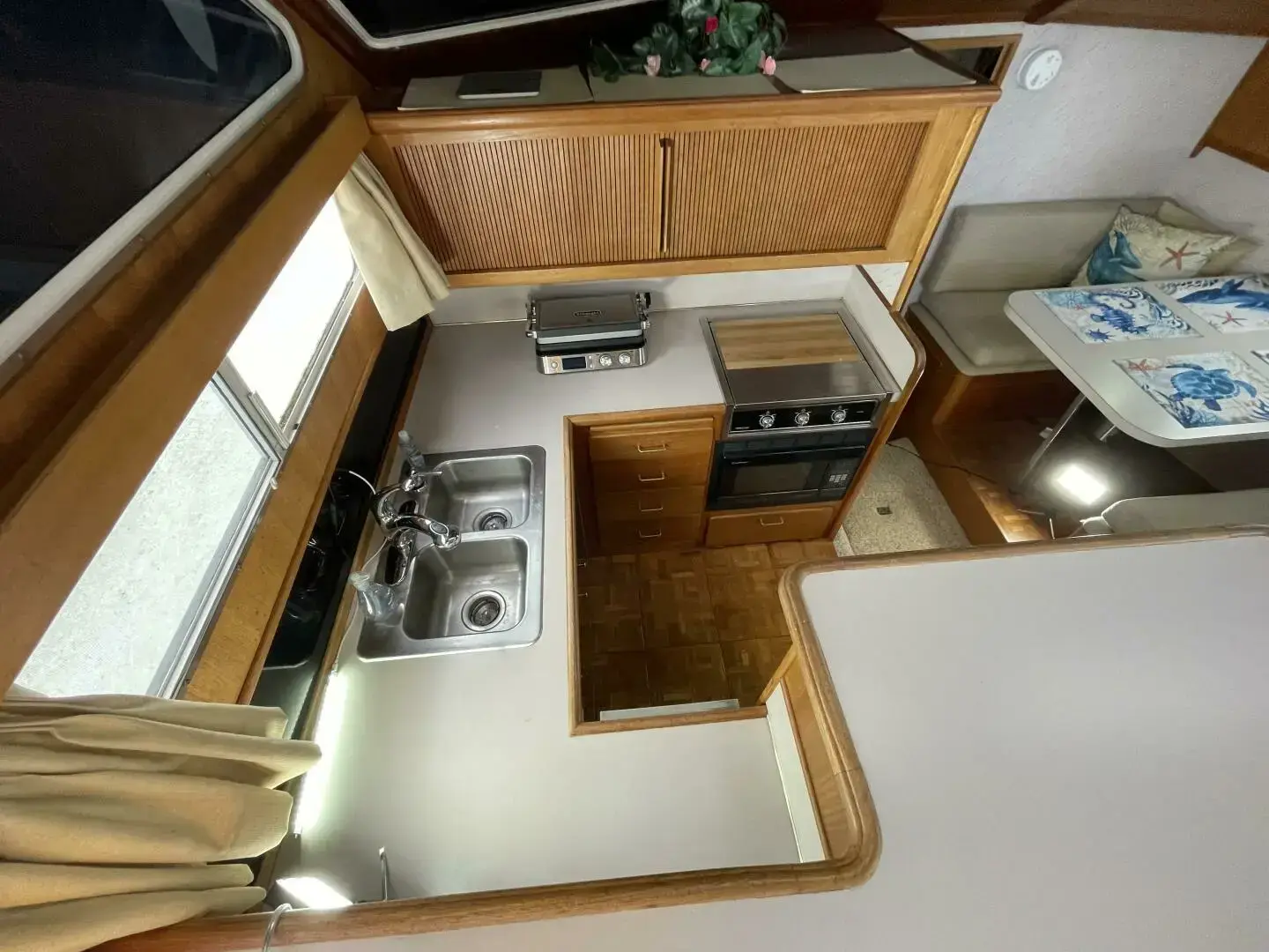 1988 Tollycraft 44 cockpit motoryacht