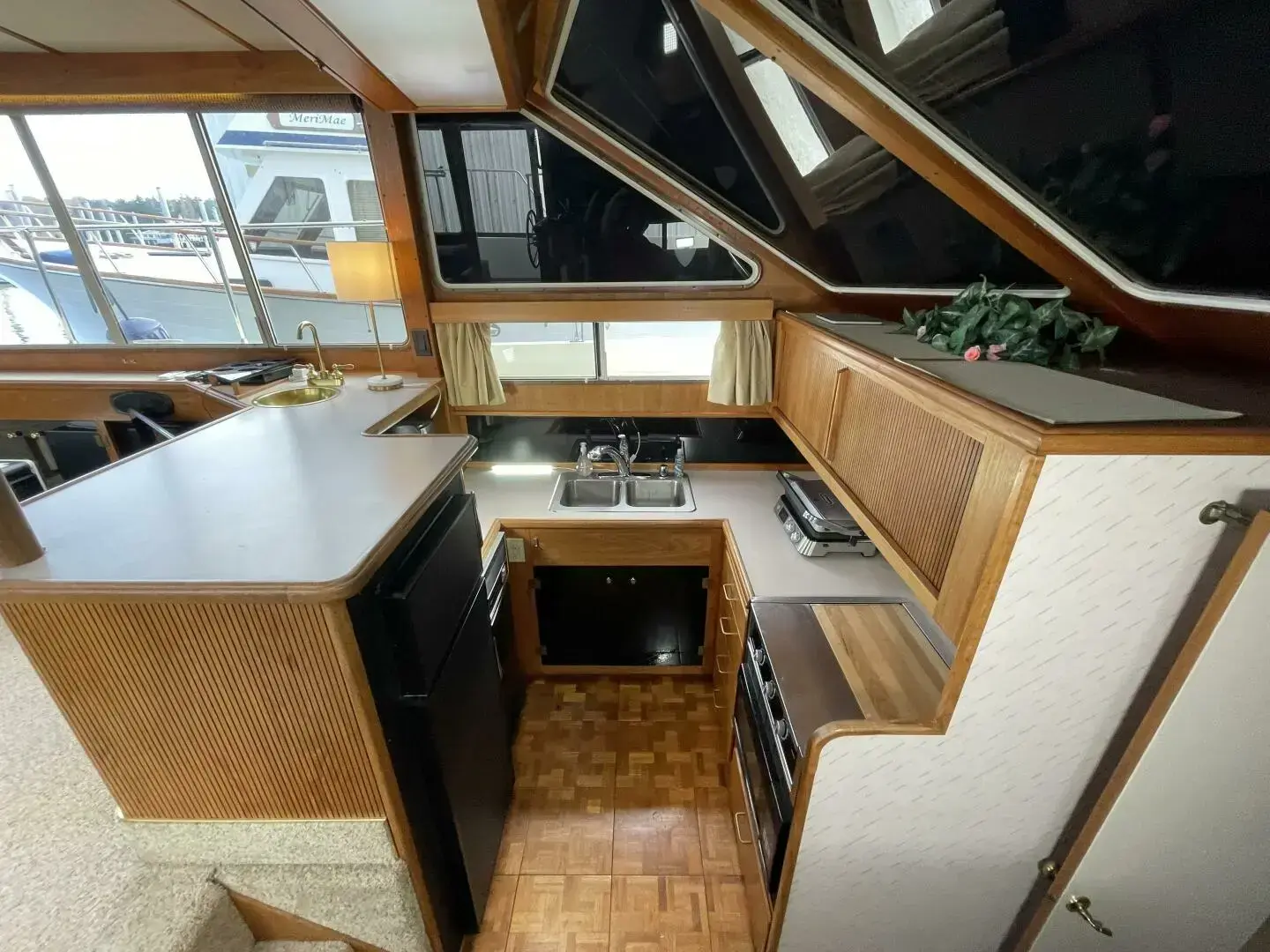 1988 Tollycraft 44 cockpit motoryacht