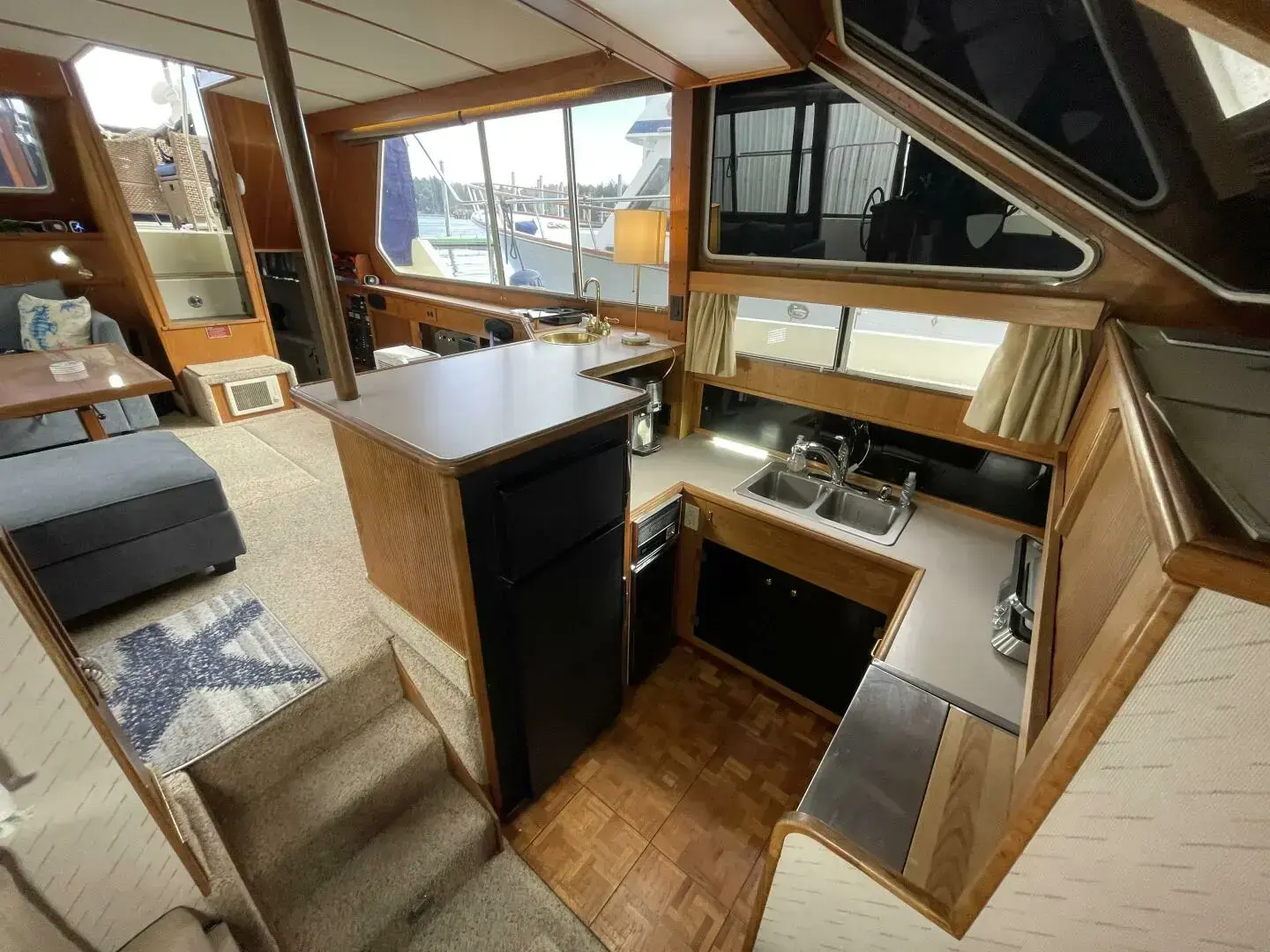 1988 Tollycraft 44 cockpit motoryacht