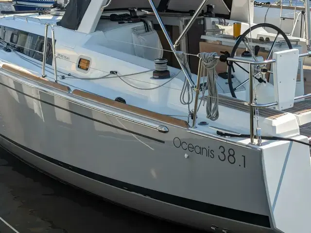 Beneteau Oceanis 38.1