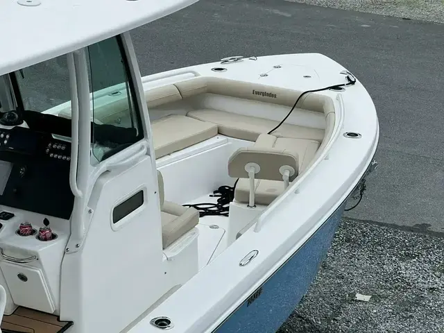 Everglades Boats 253 CC