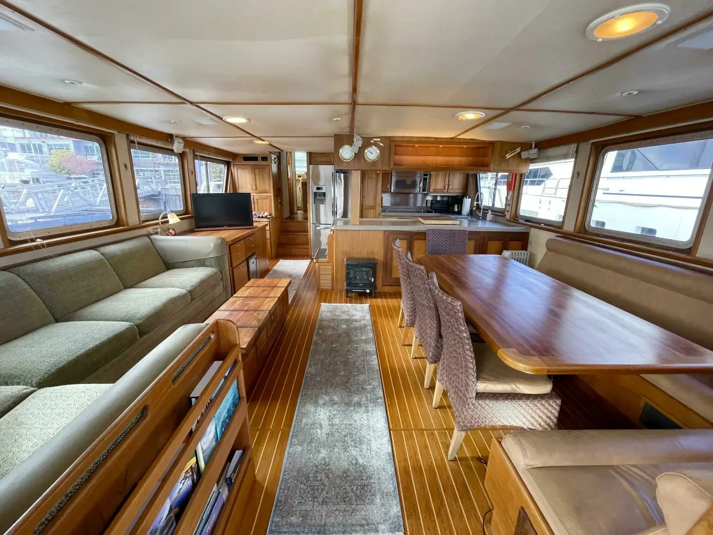 2001 Rodriquez pilothouse