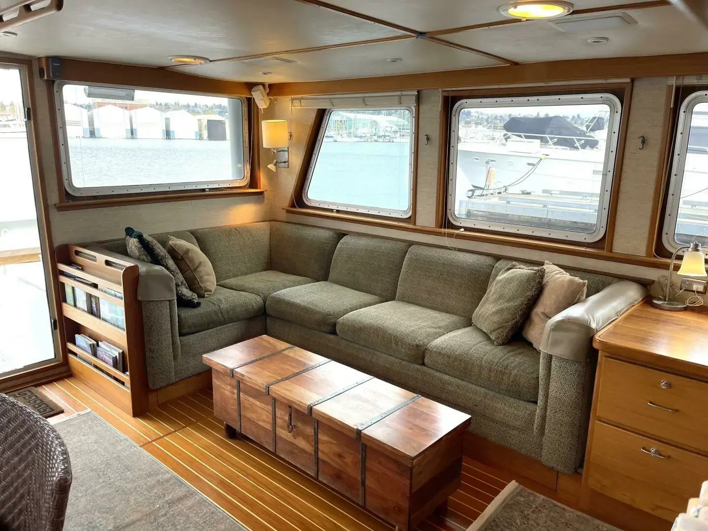 2001 Rodriquez pilothouse