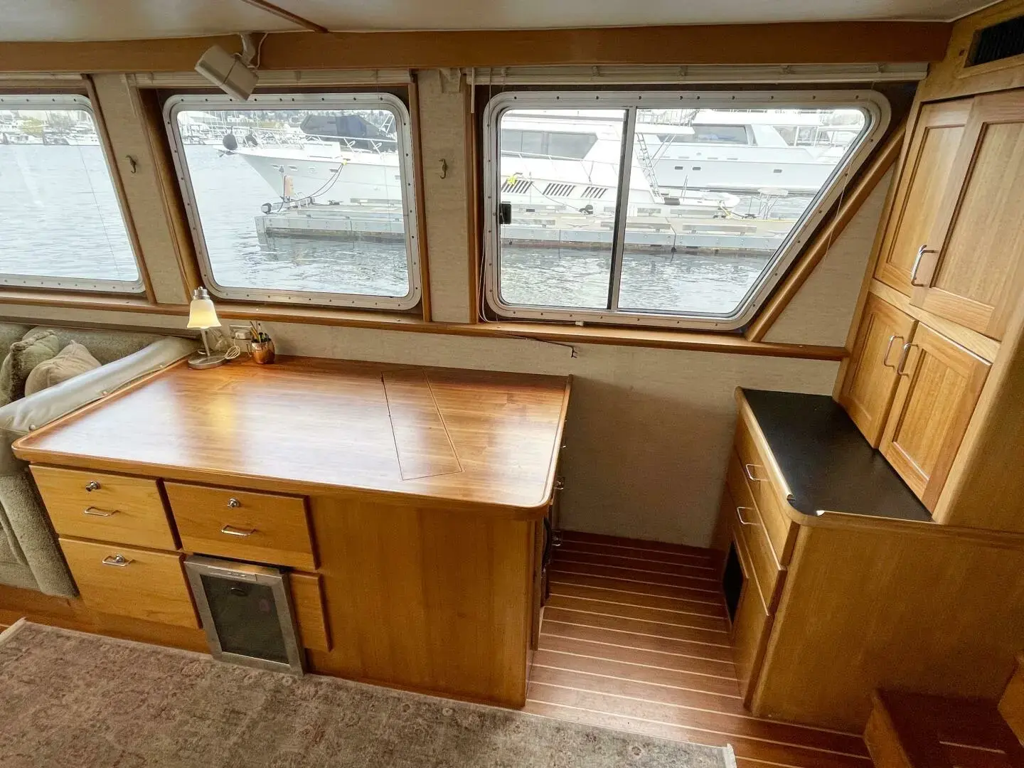 2001 Rodriquez pilothouse