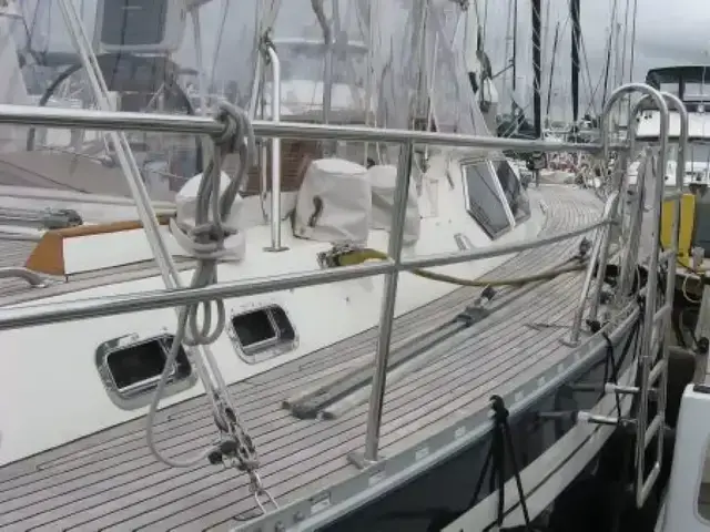 Tayana 58 Deck Saloon