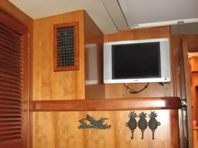 Tayana 58 Deck Saloon