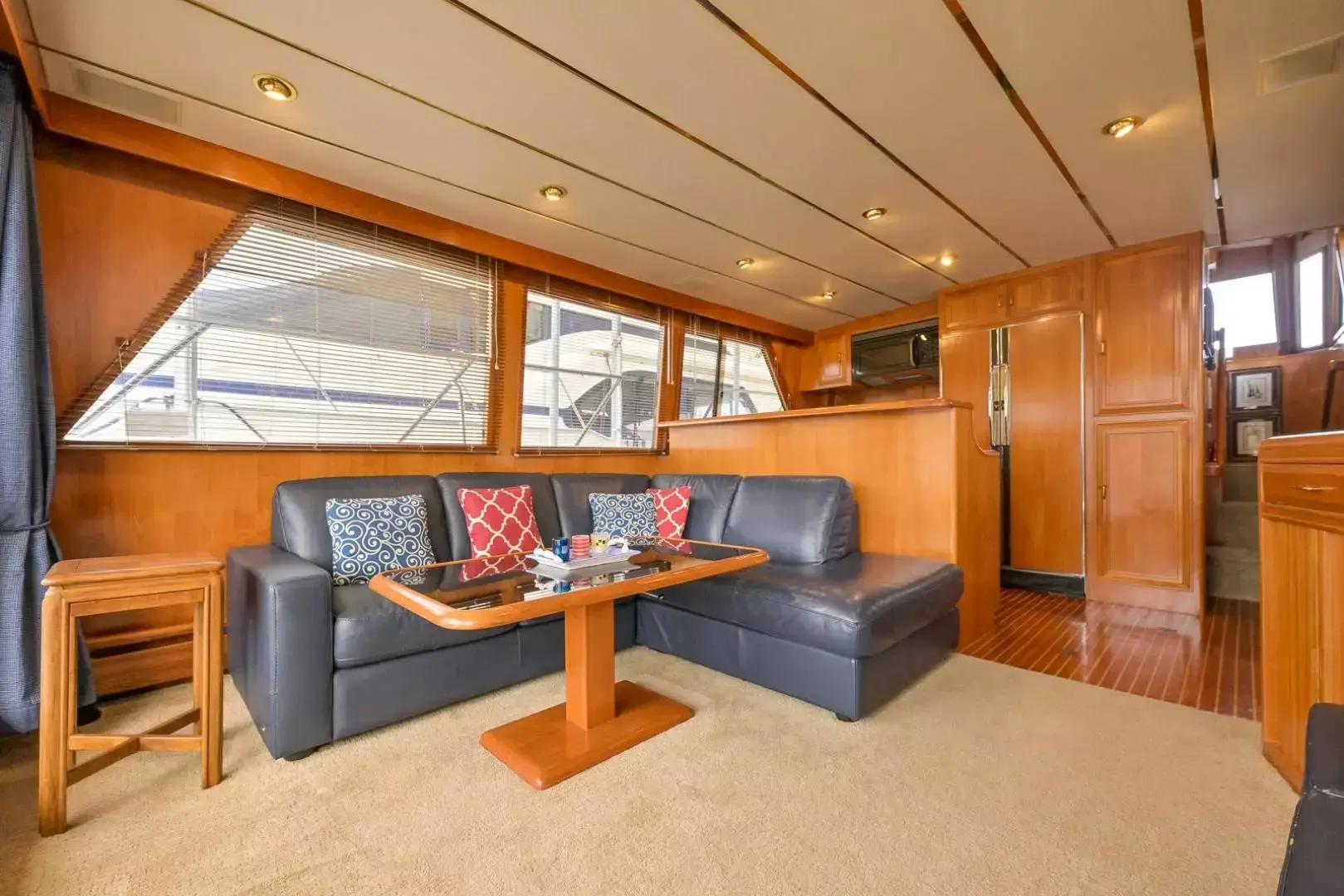 1990 Ocean 522 pilothouse