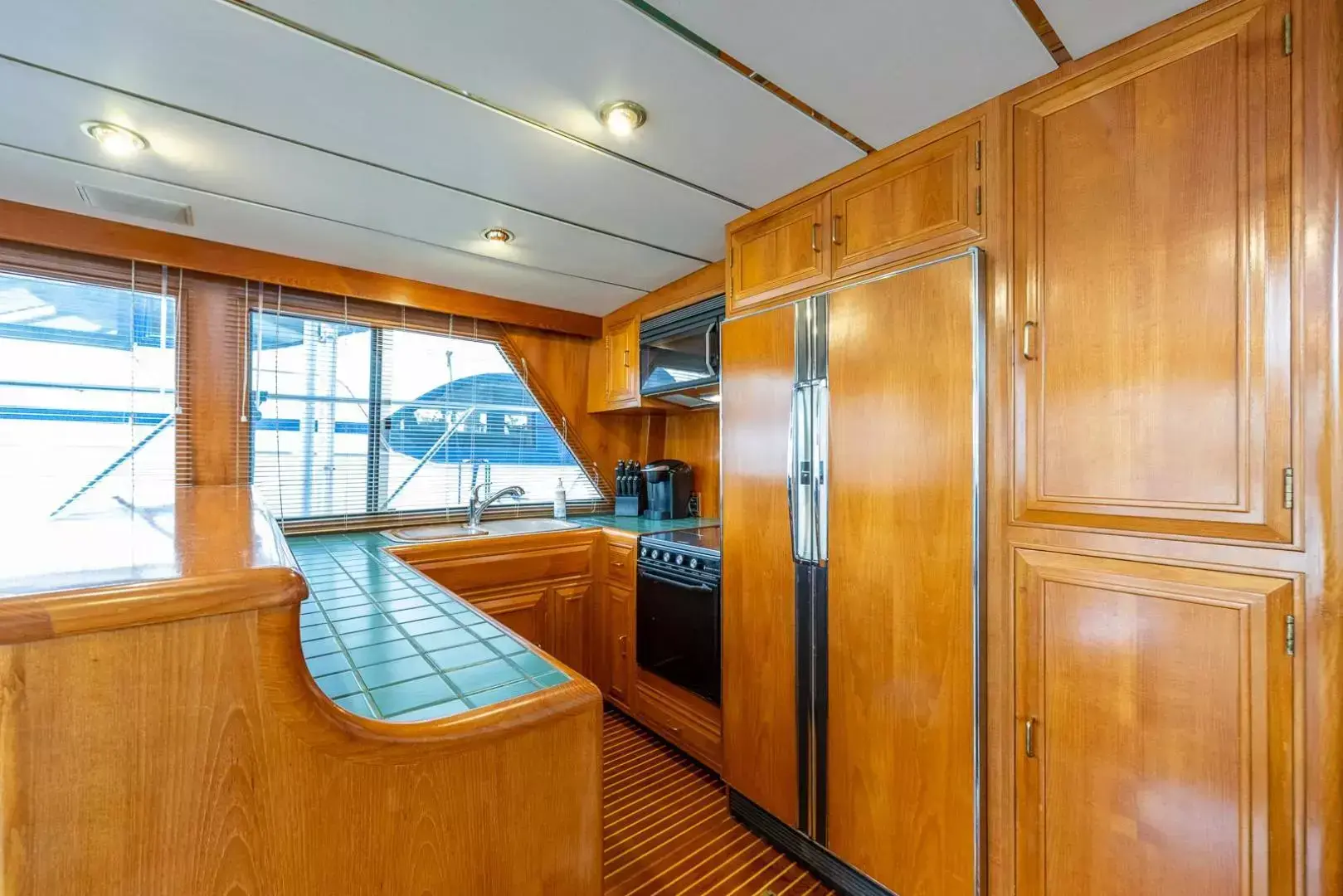 1990 Ocean 522 pilothouse