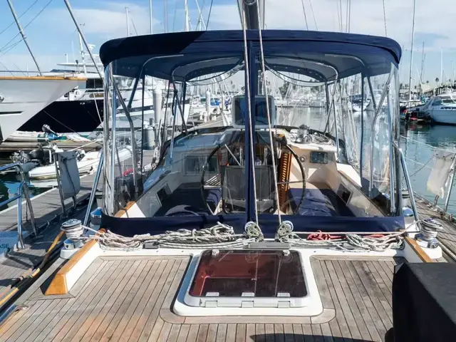 Tayana 58 Deck Saloon