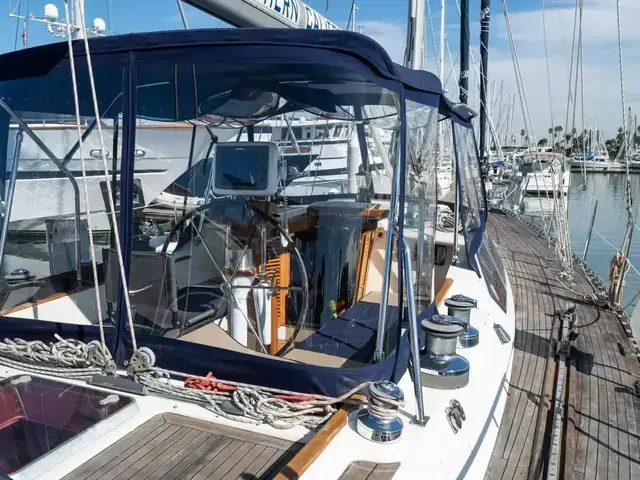 Tayana 58 Deck Saloon