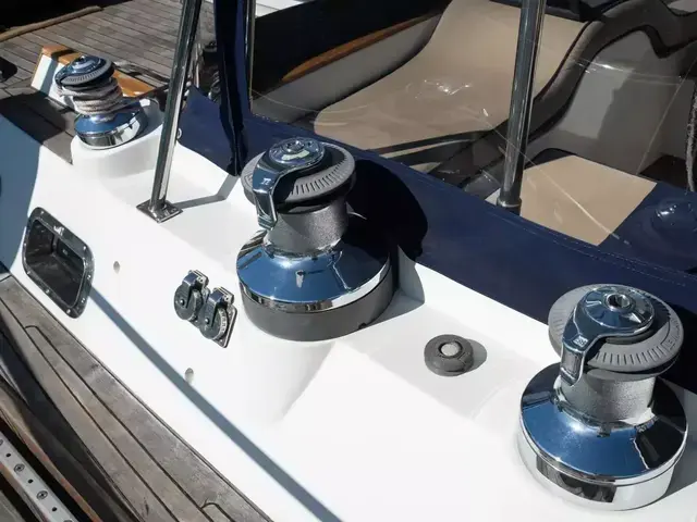 Tayana 58 Deck Saloon