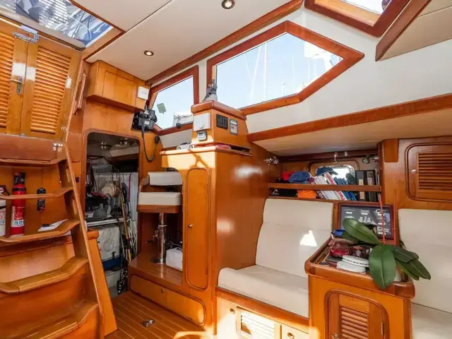 Tayana 58 Deck Saloon