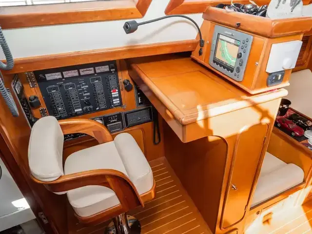 Tayana 58 Deck Saloon