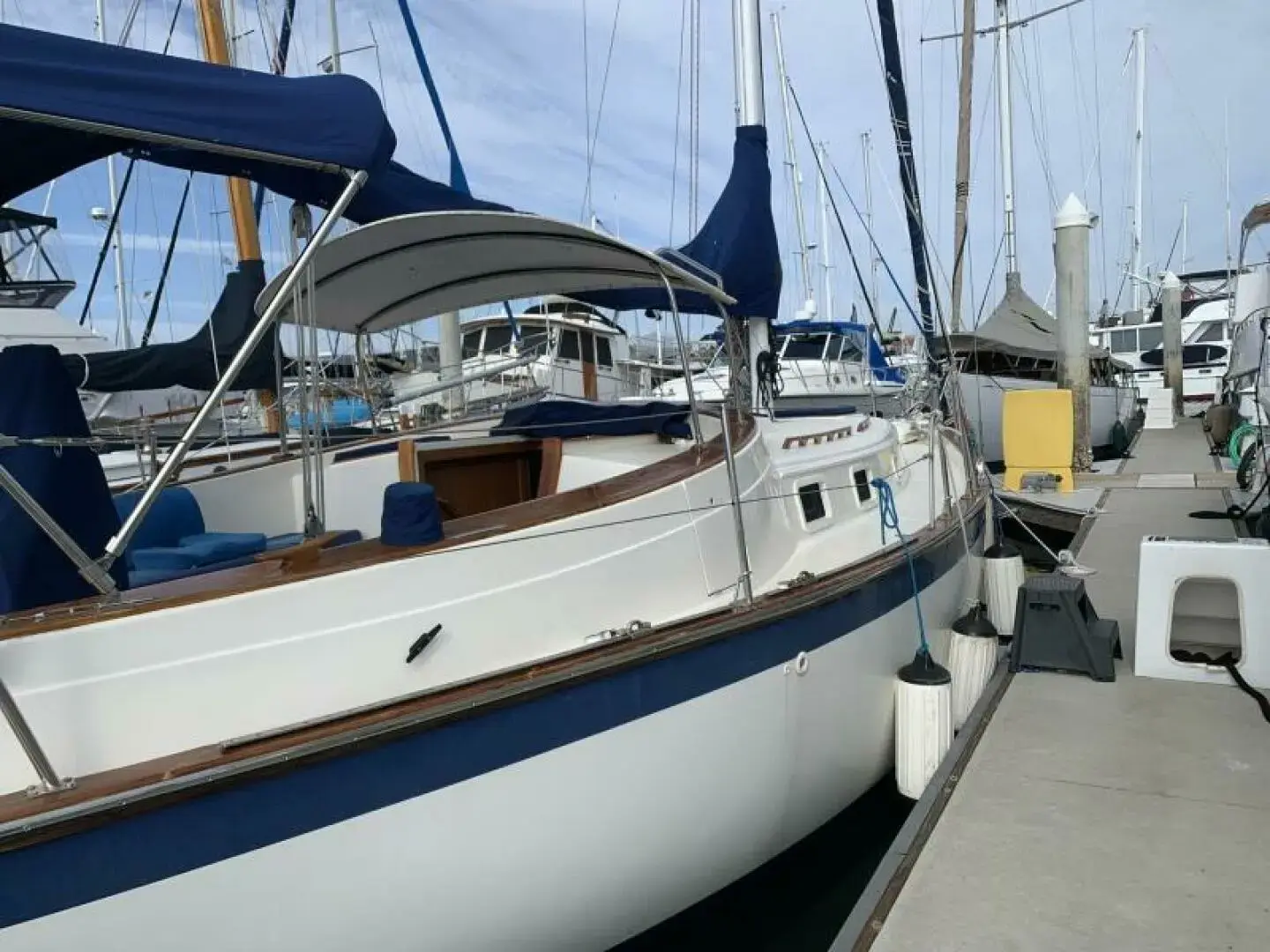 1981 Endeavour 37 sloop