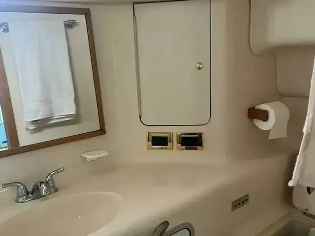 Sea Ray 420 Aft Cabin