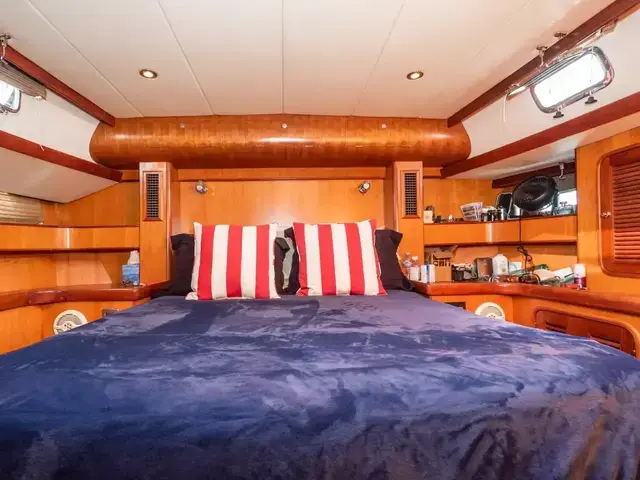 Tayana 58 Deck Saloon