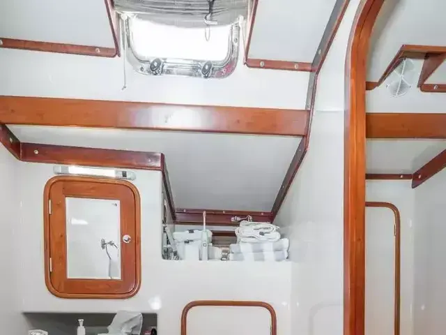 Tayana 58 Deck Saloon