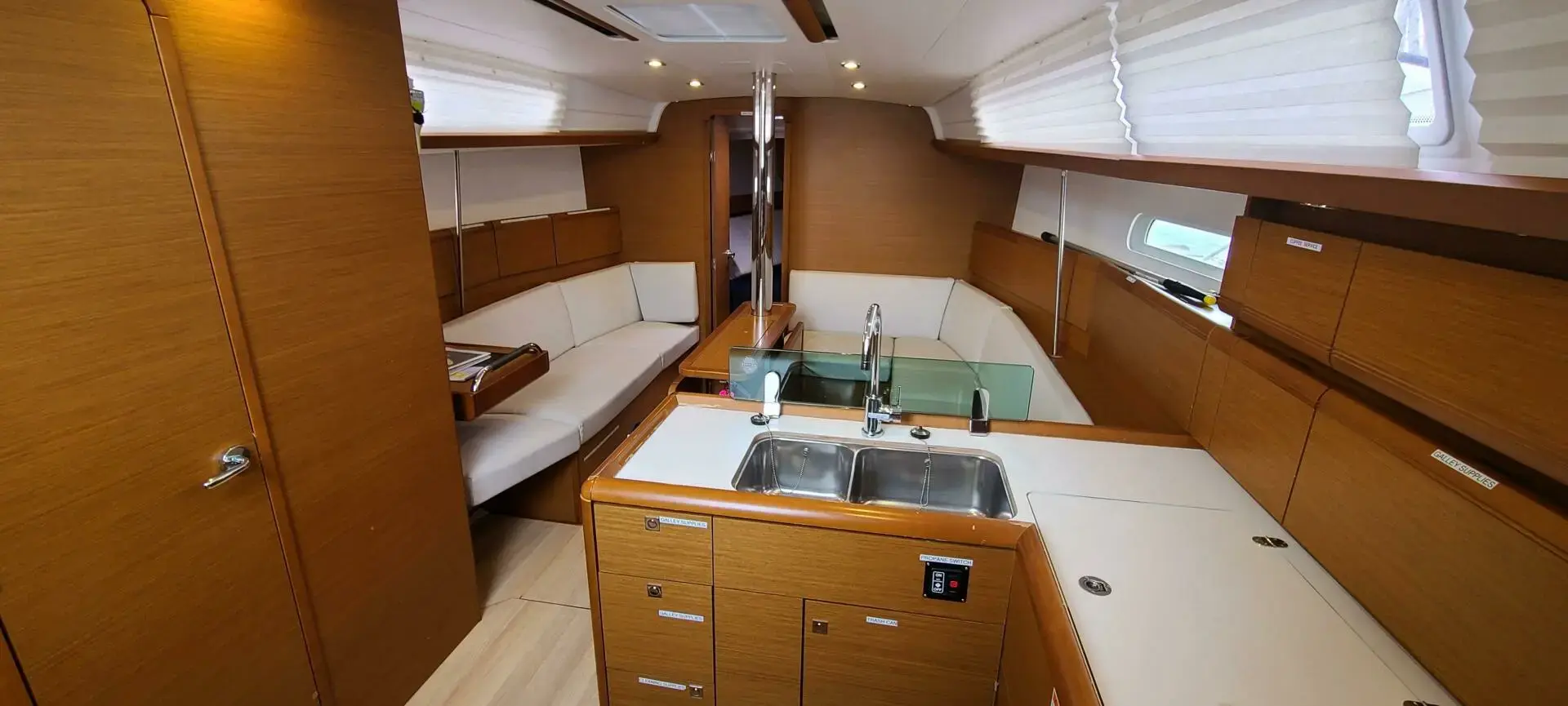 2020 Jeanneau sun odyssey 389