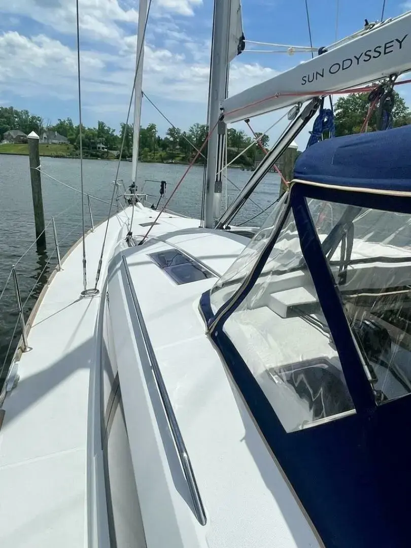 2017 Jeanneau 44 deck saloon