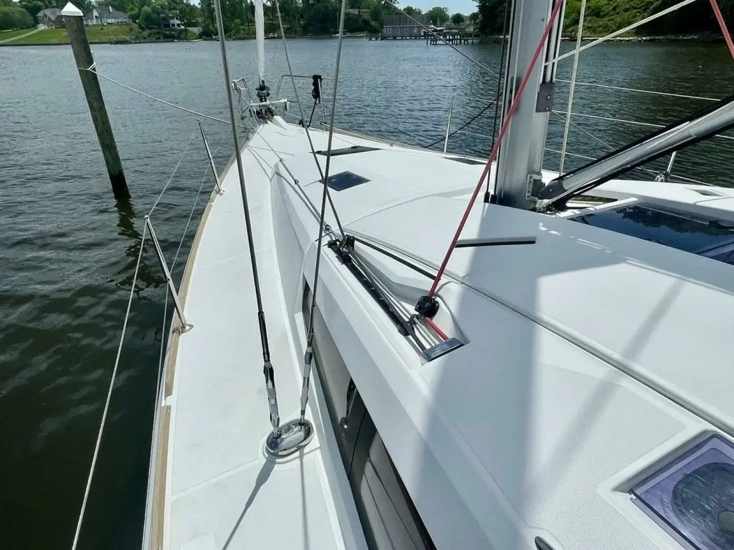 2017 Jeanneau 44 deck saloon