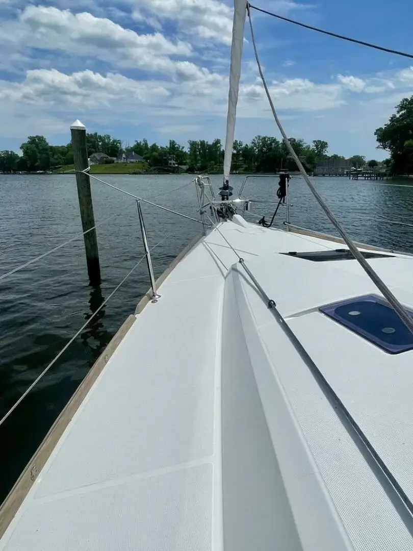 2017 Jeanneau 44 deck saloon