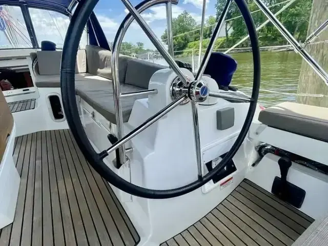 Jeanneau 44 Deck Saloon