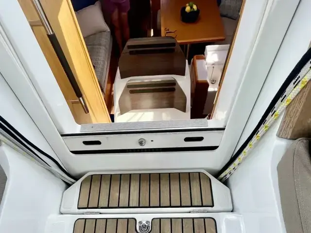 Jeanneau 44 Deck Saloon