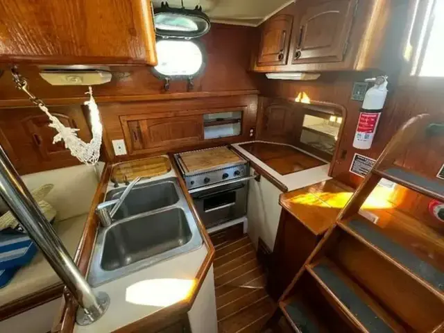 Pacific Seacraft 37